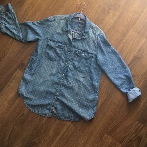 Calvin Klein L chambray button up